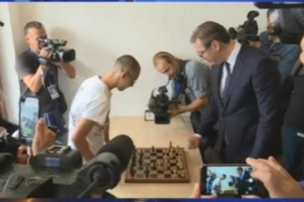 PRVE VUČIĆEVE REČI PO DOLASKU NA KOSOVO! Pitali su ga: PREDSEDNIČE, IPAK STE DOŠLI? On im je dao odgovor koji će Srbi ZAUVEK PAMTITI!