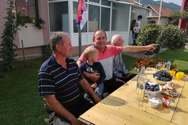 ZA PREDSEDNIKA POGAČA, SO I RAKIJA! U domaćinstvu porodice Kovačević iz Leposavića sve je spremno za Vučićev dolazak (VIDEO)