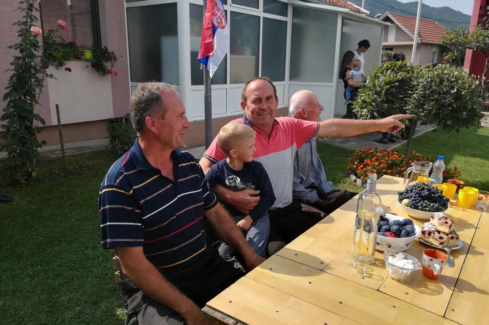 ZA PREDSEDNIKA POGAČA, SO I RAKIJA! U domaćinstvu porodice Kovačević iz Leposavića sve je spremno za Vučićev dolazak (VIDEO)