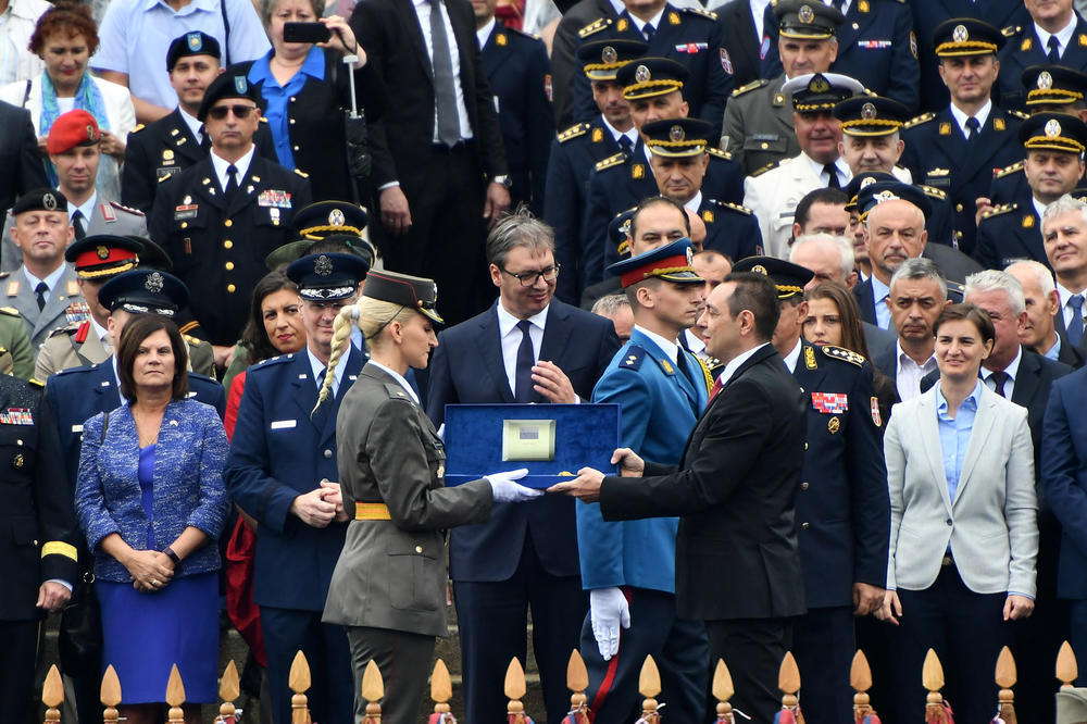 Sanja iz Kosjerića školovanje je završila ČISTOM DESETKOM! VOJSKA SRBIJE DOBILA NAJMLAĐU GENERACIJU OFICIRA (VIDEO)
