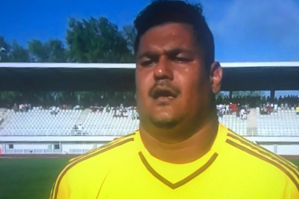 Simpatični bucko na golu Sejšela postao hit na internetu:  Kada stane na vagu ona zablokira, ali to mu ne smeta da gine za reprezentaciju!