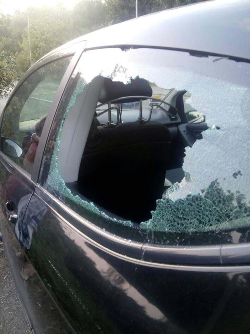 Razlupali su joj automobil 