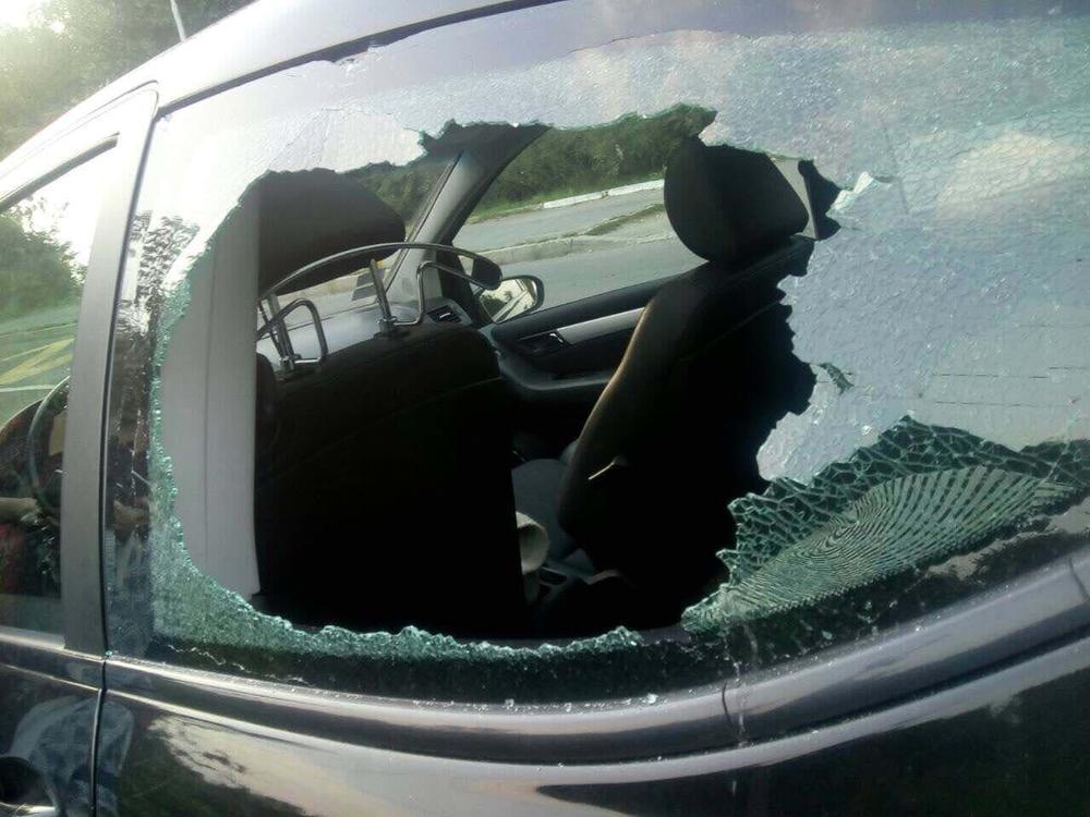 Razlupali su joj automobil 