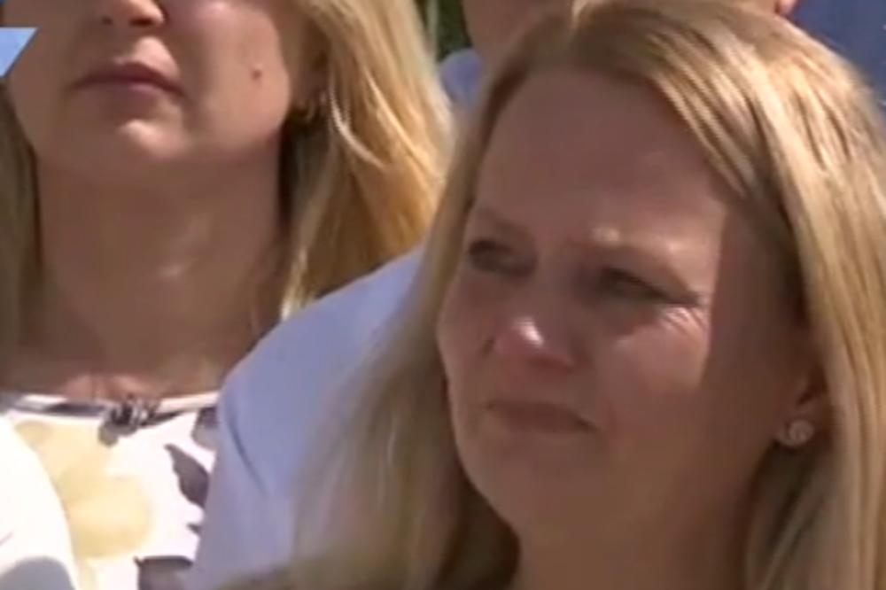 JEDNA ŽENA LILA JE SUZE DOK JE VUČIĆ GOVORIO! Predsednik Srbije meštanima sela Banje obratio se telefonom jer ga policija nije pustila da prođe! (FOTO)