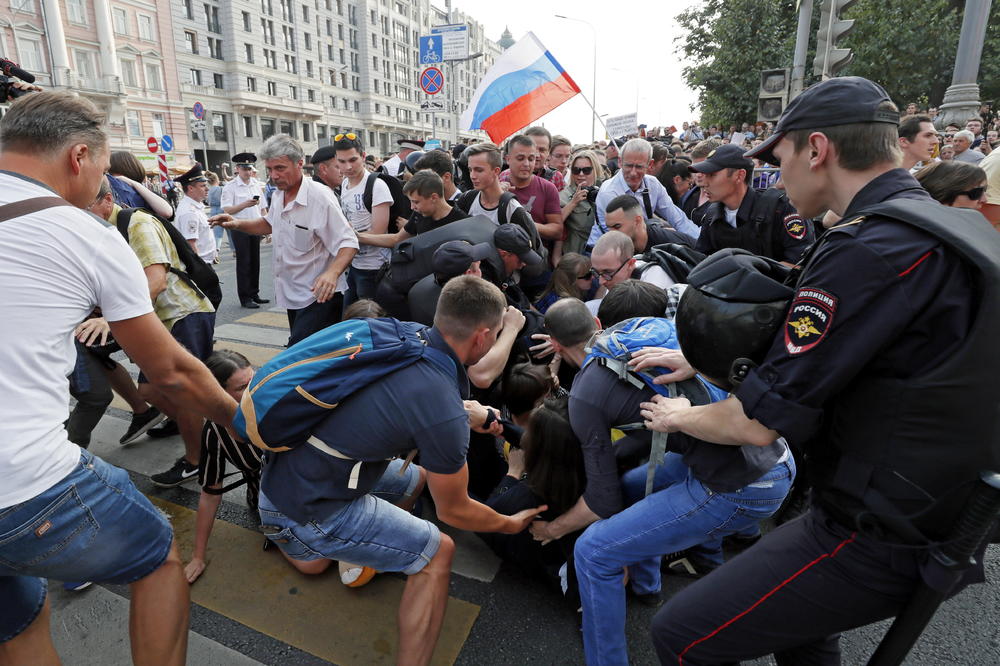 PUTINE, LOPOVE! Narod ustao protiv ruskog predsednika nakon skandalozne reforme PENZIJA! (VIDEO)
