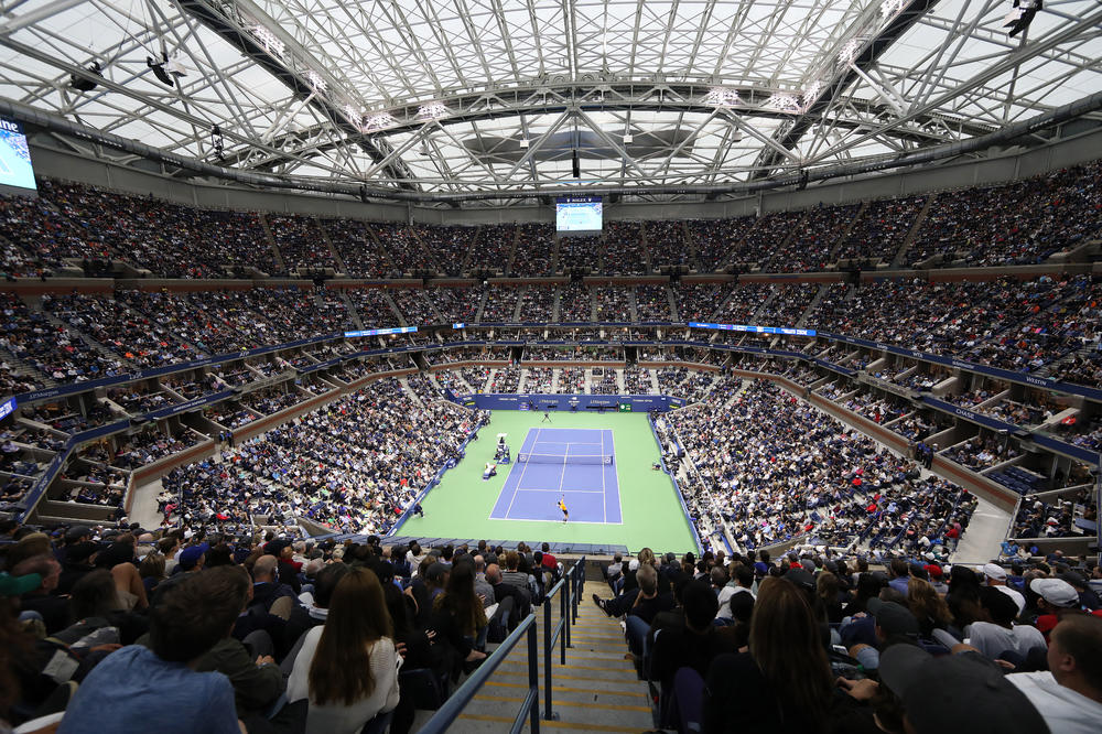 Bruka i sramota Amera: Del Potrova polovina terena skroz mokra, jer u finalu US opena prokišnjava krov od 300 miliona!