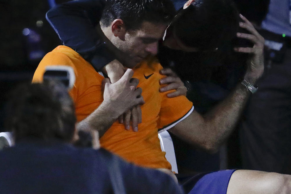 Del Potro nije mogao da suzdrži suze, ali onda je došao njegov veliki drugar Nole: Ubrzo ih je pretvorio u blaženi osmeh!