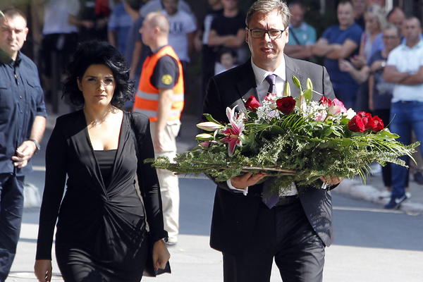 MILENU IVANOVIĆ RAZAPELI ZATO ŠTO JE S VUČIĆEM POSETILA MESTO GDE JE OLIVER UBIJEN: Rijaliti je mogao da prođe i bez polaganja venca... Muž ti se u grobu okreće (FOTO)