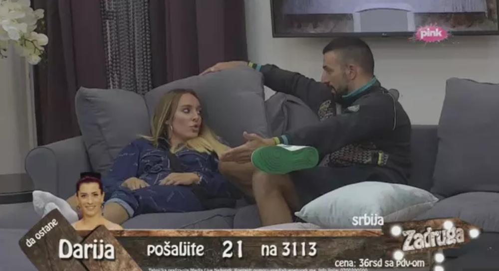 Vladimir otvoreno muva Lunu i Staniju  