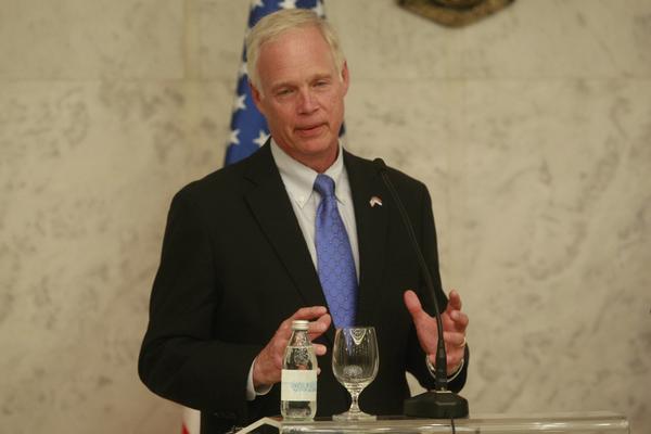 AMERIČKI SENATOR IZNEO STAV SAD O KOSOVU: Rešenje za kosovski problem nije lako! Ono mora da se traži s obe strane!