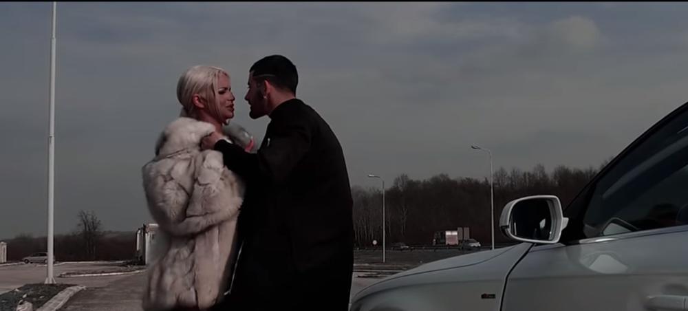 Scena iz spota za pesmu 'Kockar