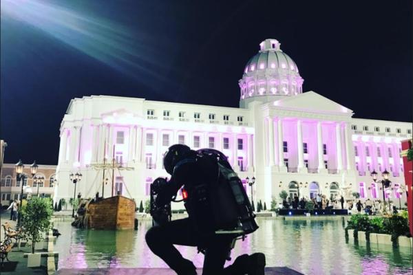 UPOZNAJTE LETEĆEG ČOVEKA: On svakodnevno prkosi gravitaciji i pomera granice, a evo kako je opisao "ZADRUGU"!