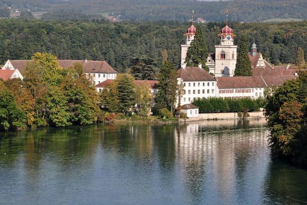 SVAKO KO ŽIVI U OVOM SELU MESEČNO DOBIJA 2.200 EVRA! Počinje veliki socijalni EKSPERIMENT, da li biste i vi želeli ovde da živite?