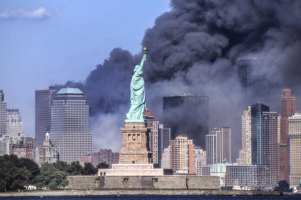 JA SAM U OTETOM AVIONU, SAMO ŽELIM DA ZNAŠ DA TE VOLIM: Poslednje reči nastradalih u napadima 11. SEPTEMBRA prikazuju kako je biti u središtu UŽASA! (VIDEO)