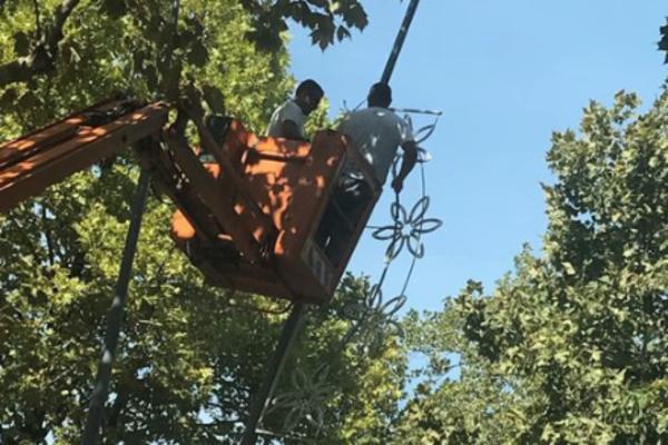 SEZONA NA ADI  I BAZENIMA JE TEK GOTOVA, a već je počelo POSTAVLJANJE NOVOGODIŠNJE RASVETE U BEOGRADU! Da, dobro ste pročitali! (FOTO)