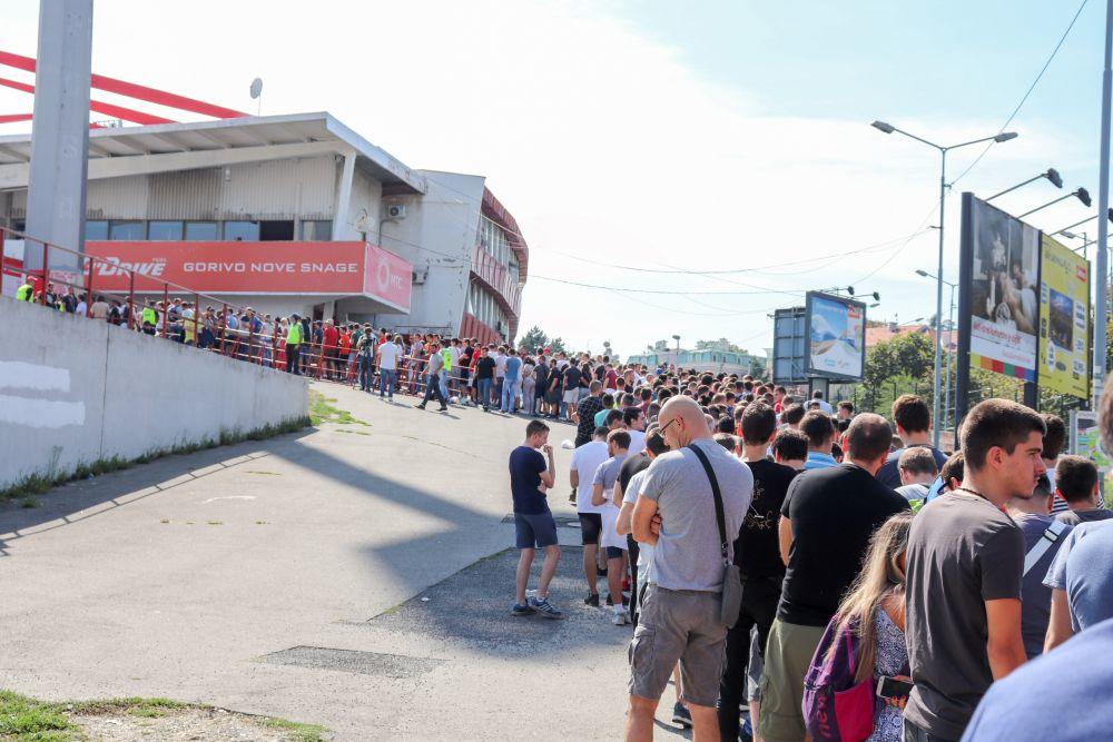 Redovi pred blagajnom Marakane  