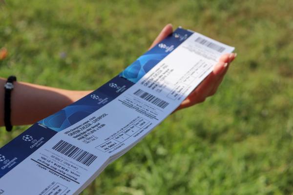 AKO STE MISLILI DO KARTE ZA ZVEZDU PREKO NETA, PREVARILI STE SE: Poznati portal za oglašavanje zabranio onlajn tapkaroše!