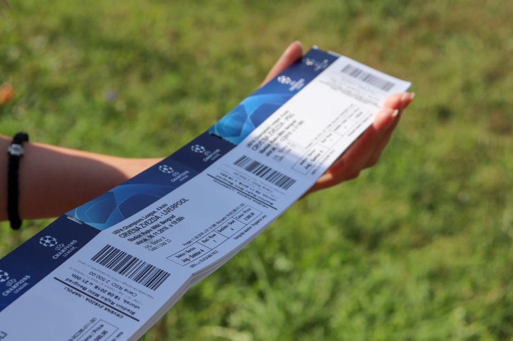 AKO STE MISLILI DO KARTE ZA ZVEZDU PREKO NETA, PREVARILI STE SE: Poznati portal za oglašavanje zabranio onlajn tapkaroše!