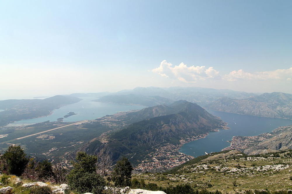 TURISTI IZ SRBIJE ZAGLAVLJENI NA BRDU U CRNOJ GORI: U toku akcija spasavanja!
