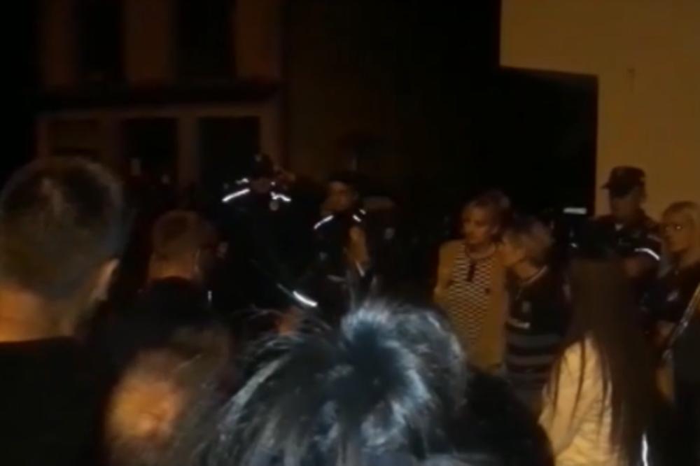 UMALO LINČ SVEŠTENIKA! DEVOJKA (19) JE U KUĆI PRONAĐENA SA MIROLJUBOM (50) koji je hapšen zbog oružja, a onda su se podigli meštani MRČAJEVACA!