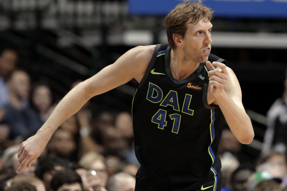 DANAS SAMO PIVO: Legendarni nemački košarkaš uživa u Ljubljani, donosi Dončiću ugovor na kućni prag (FOTO)