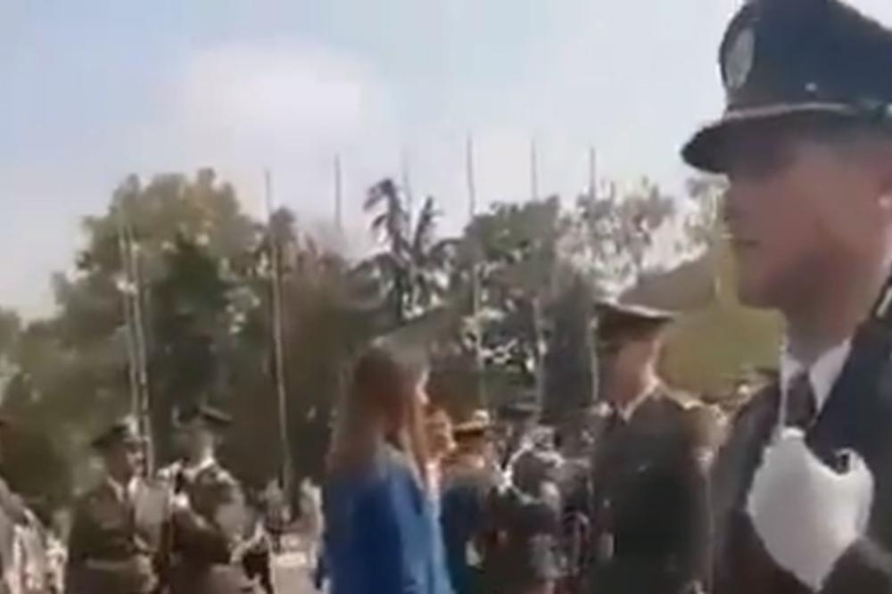 NAJROMANTIČNIJI DŽENTLMEN U SRBIJI: Mladi oficir je uz pomoć kolega priredio NEOČEKIVANO iznenađenje za svoju devojku (VIDEO)