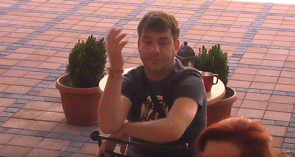 OVO JE SMEHOTEKA, NEĆEŠ NAS VIŠE PRAVITI BUDALAMA: Ivan besan jer Dina Galorini uporno izbegava odgovor na pitanje zašto njoj kao majci nije pripalo starateljstvo?!