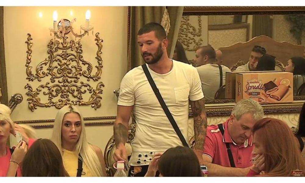 Nikola Lakić je između dve vatre  