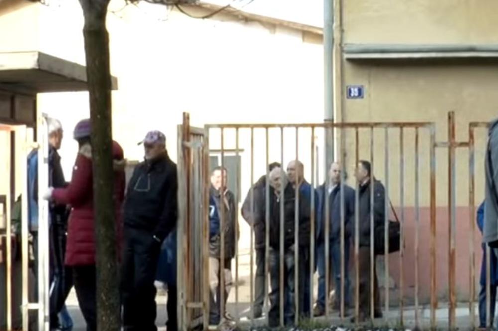 RADNICI BLOKIRALI ULAZ U FABRIKU: Sprečili izvršitelje da preuzmu fabrički pogon!