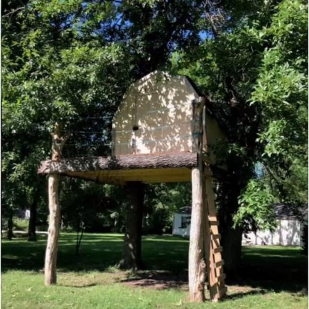 Kućica na drvetu iz koje je dečak pao  