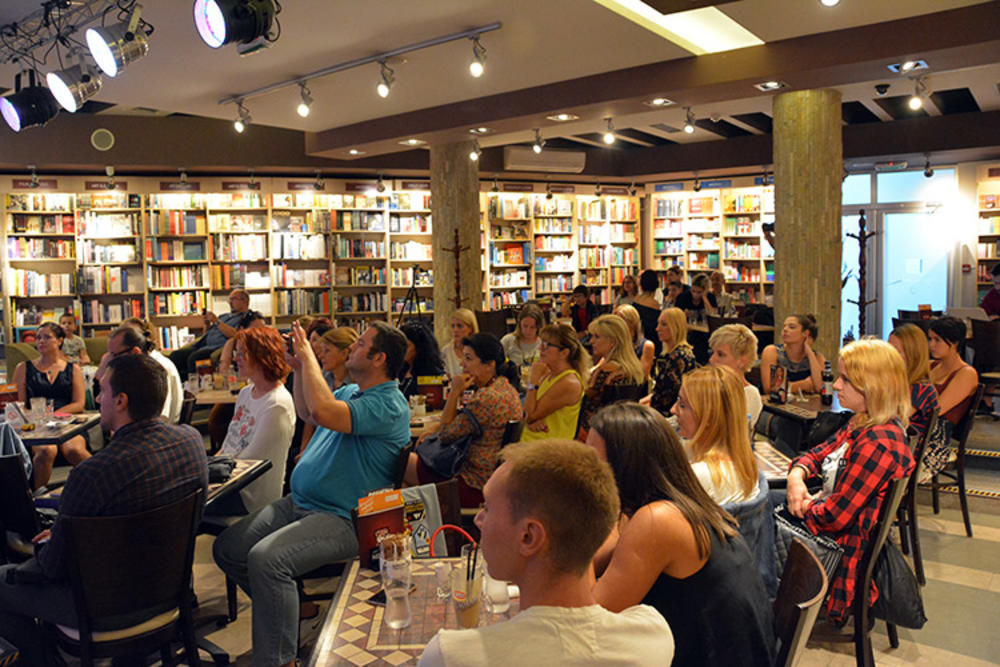 Atmosfera na promociji  