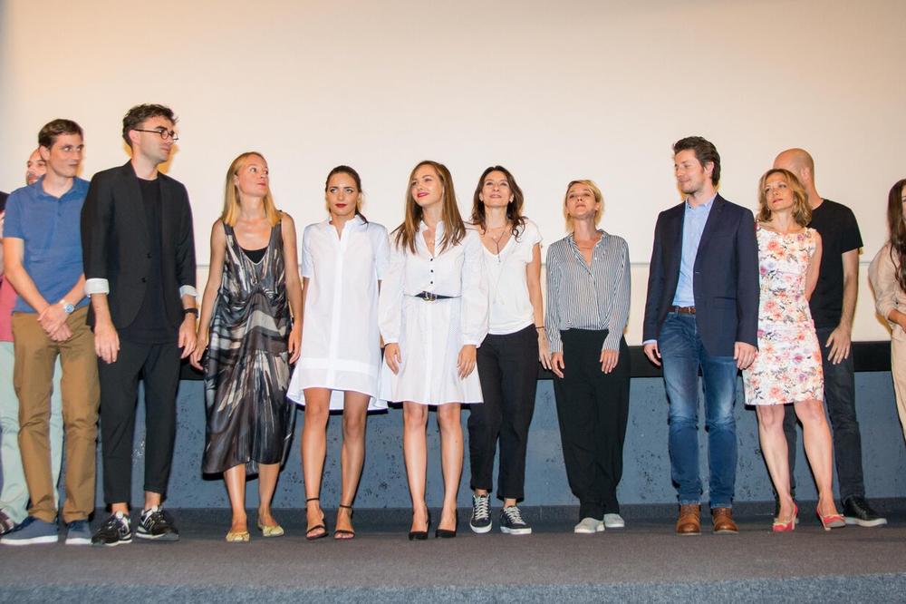 JUTRO ĆE PROMENITI SVE: Otvorena izložba fotografija, a uskoro sledi i televizijska premijera serije (VIDEO)