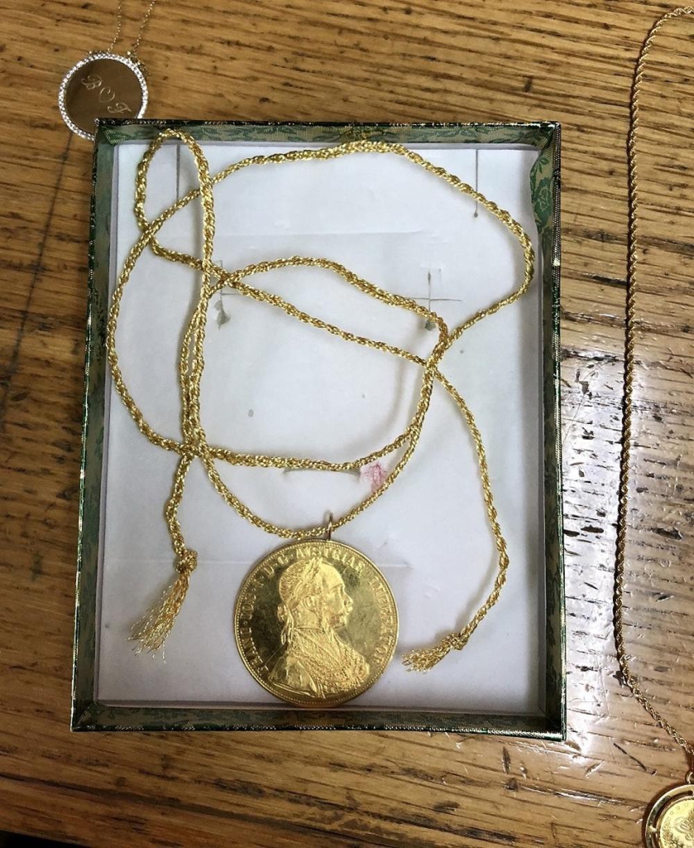 Jedna od zaplenjenih ogrlica  