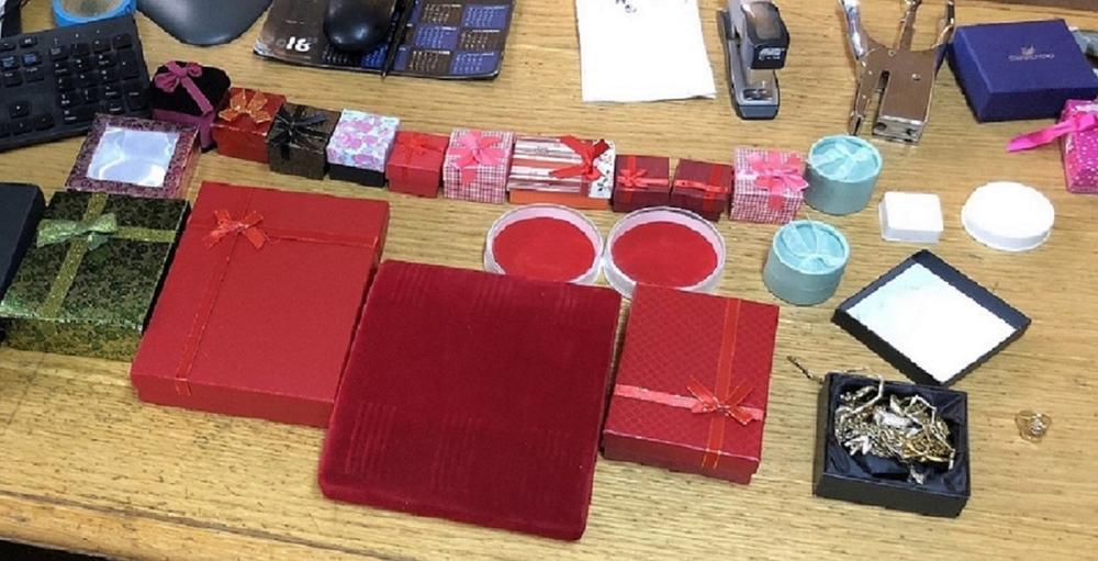 prazne kutije od nakita  