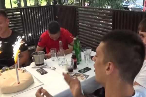 GARDISTI NAPRAVILI MAJSTORSKU FORU GOBELJI ZA ROĐENDAN: Slavljenička torta je hit, svi popadali od smeha kad su je izneli pred njega!