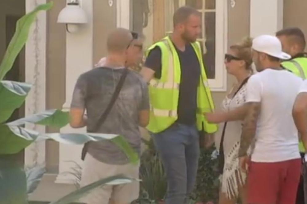 LEPI MIĆA URLAO NA NADEŽDU! OBEZBEĐENJE IH JEDVA OBUZDALO: Leči se, alkoholičarko, je*em ti majku bolesnu, ti si retard! (VIDEO)