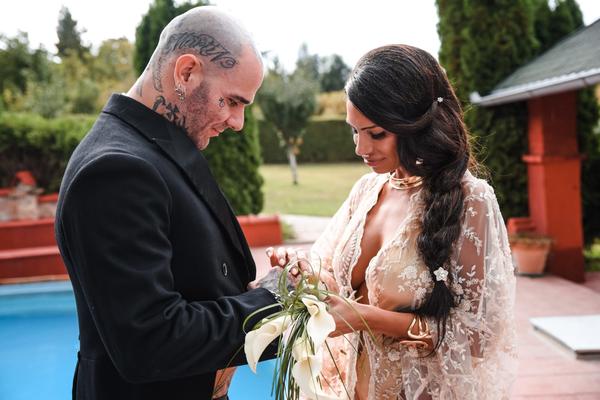 IMALI SU ŠOKANTNU SVADBU, A TEK SNIMAK... Retko ko je znao da Una Grujić ima ĆERKU, koja je LEPOTICA na mamu!