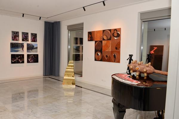 VIZUELNE PARAFRAZE PESAMA O MARKU KRALJEVIĆU: Otvorena izložba inspirisana Markom Kraljevićem Kolje Božovića u rezidenciji Švajcarske