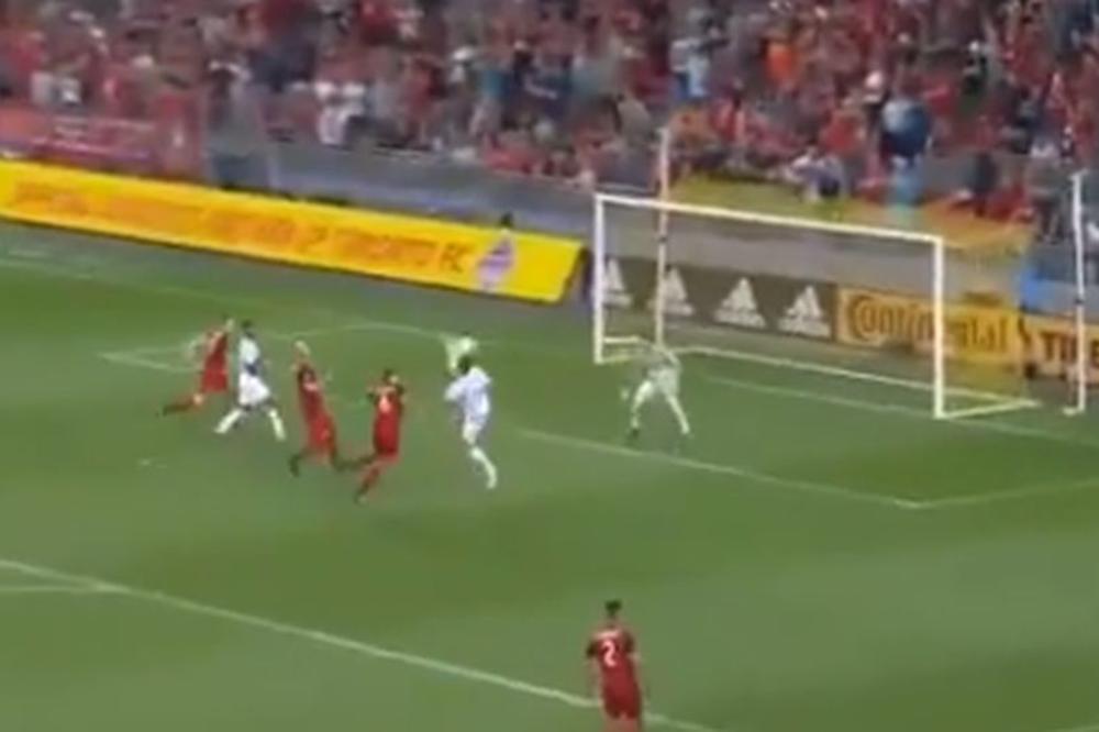 JAO LJUDI, OVO JE TEŠKO I OPISATI REČIMA?! Ibrahimovićev 500. gol u karijeri je remek delo čiji snimak mora da stoji u nekom muzeju za sva vremena!