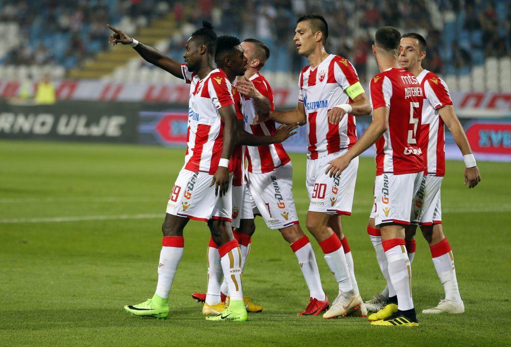 Ričmond Boaći slavi pogodak sa saigračima iz Crvene zvezde  