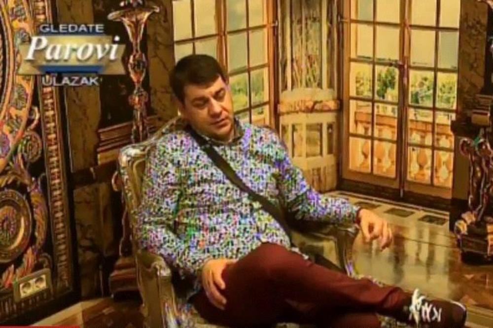 ZBOG OVOGA JE POLUDELA: Famozni poljubac zbog kojeg je letelo perje na sve strane! (VIDEO)