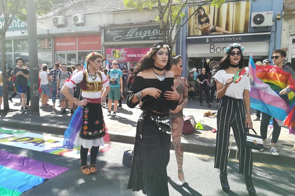 GEJEVI SU NA PRAJDU URADILI NEŠTO ŠTO NIKO NIJE: Čak i oni koji ih ne vole moraju da im skinu kapu ZA OVO! (FOTO)