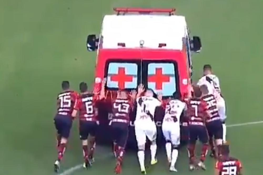 NEĆE DA PALI, AJD' POGURAJTE: Scena kao u srpskim crnim komedijama, fudbaleri gurali kola Hitne pomoći da upale na terenu!