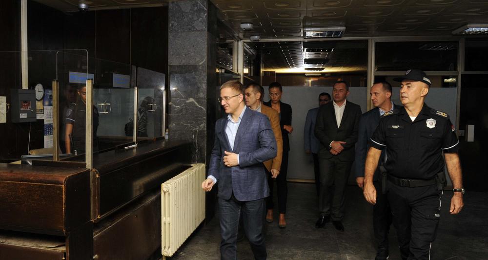 Stefanović u obilasku Policijske stanice Novi Beograd   