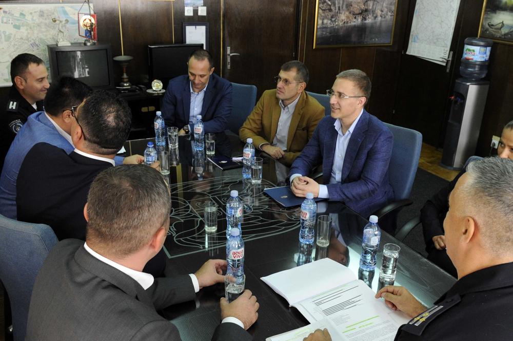 OSETIO SAM NEMOĆ DA ZAŠTITIM SVOJE KOLEGE U LUČANIMA: Stefanović objasnio zašto je zaista hteo da podnese ostavku