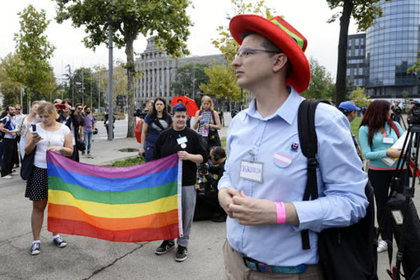 AZDEJKOVIĆ UPUTIO NIKAD JAČU PROZIVKU: Političari iz opozicije, gde ste? OPALIO JE I ORGANIZATORE PRAJDA!