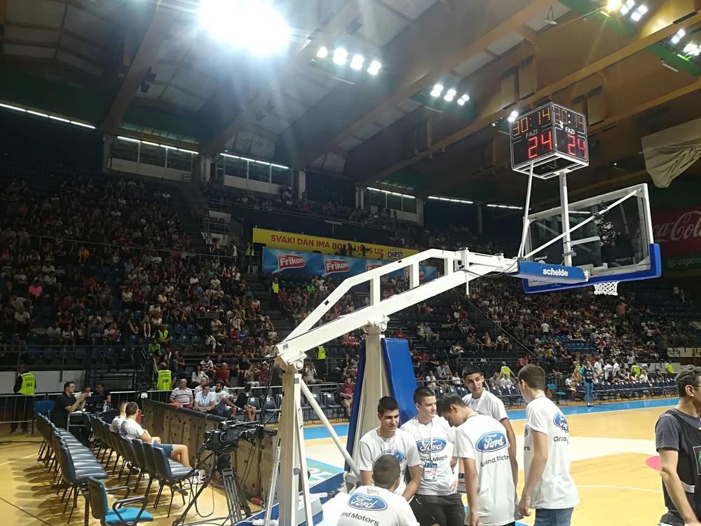 Poseta pred početak meča  