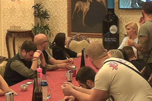 ŽESTOK OKRŠAJ MAJKE I ĆERKE: Izabela je se ODREKLA, ukućani ostali u ŠOKU! (FOTO)