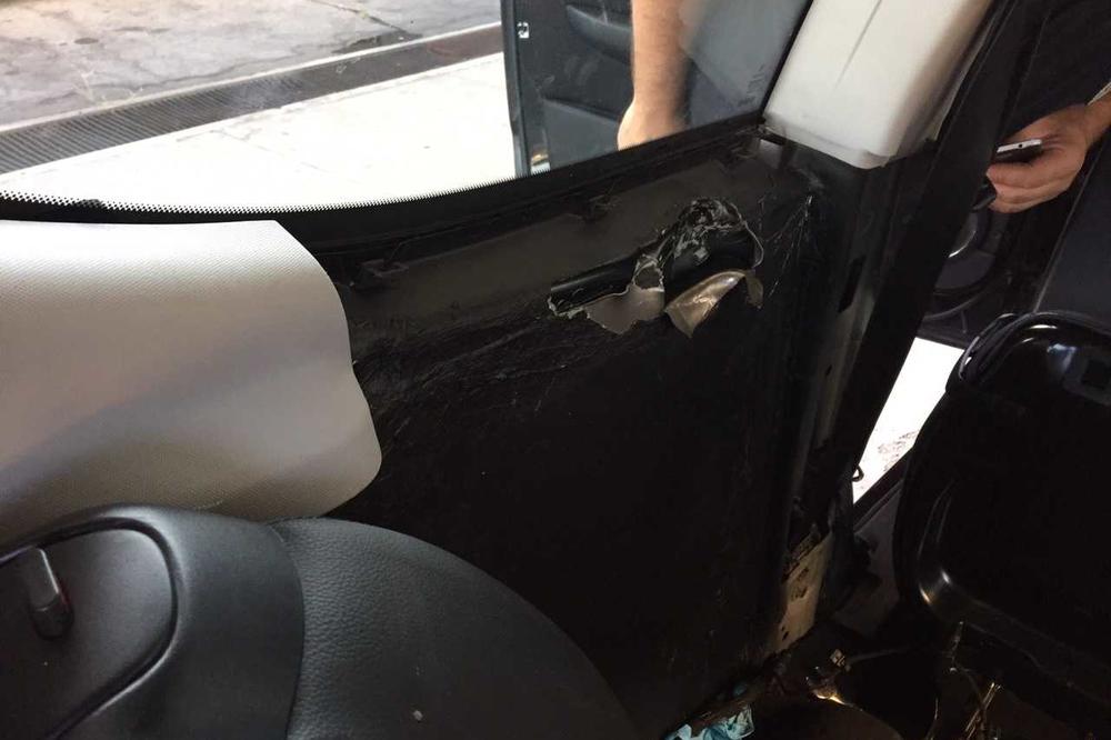 MERCEDES JE VOZIO ALBANAC KOJI JE REKAO DA NEMA ŠTA DA PRIJAVI: Srpskim carinicima je to bilo SUMNJIVO! (FOTO)