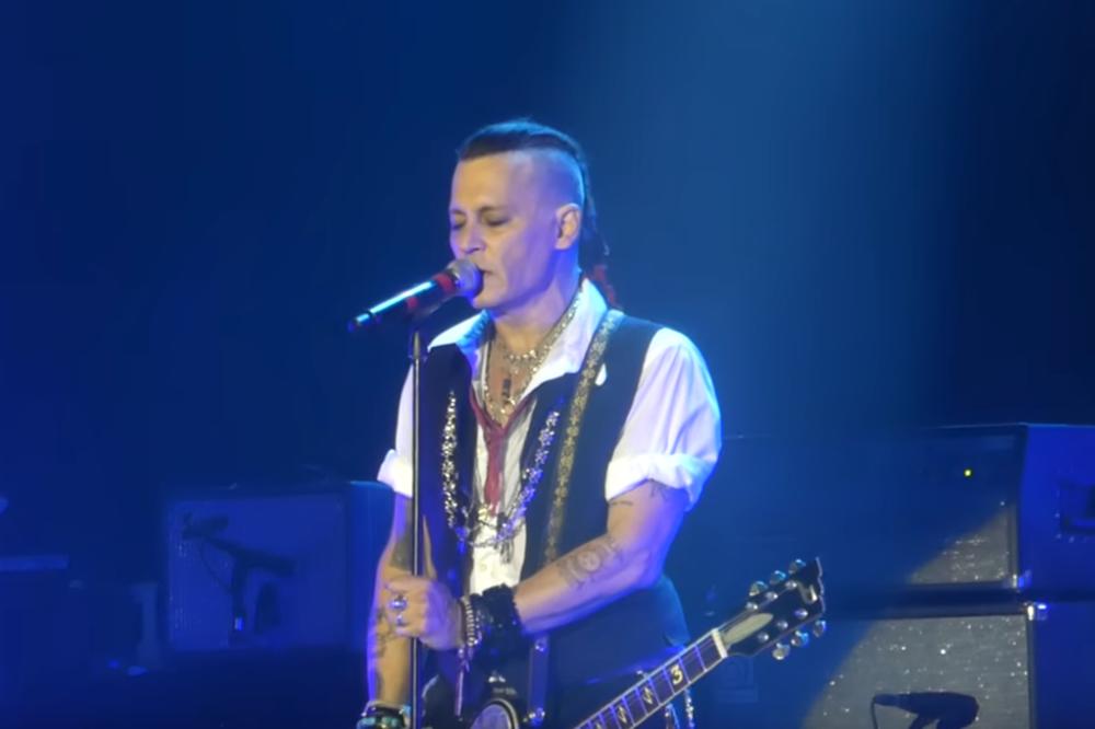 Kako vam se sviđa Džoni Dep koji svira Dejvida Bouvija? (VIDEO)
